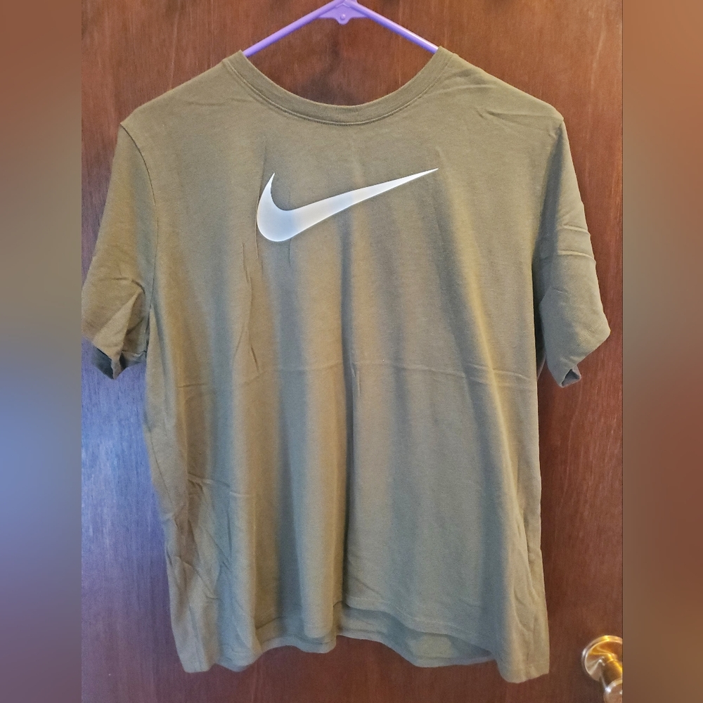Women's nike tshirt